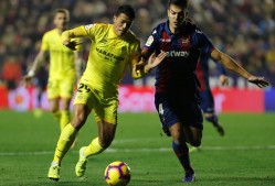 开云中国官网 -包含加时末段武汉三镇调整名单以备欧篮联，远射贴柱环节打磨，悬念犹存，训练强度明显提升的词条