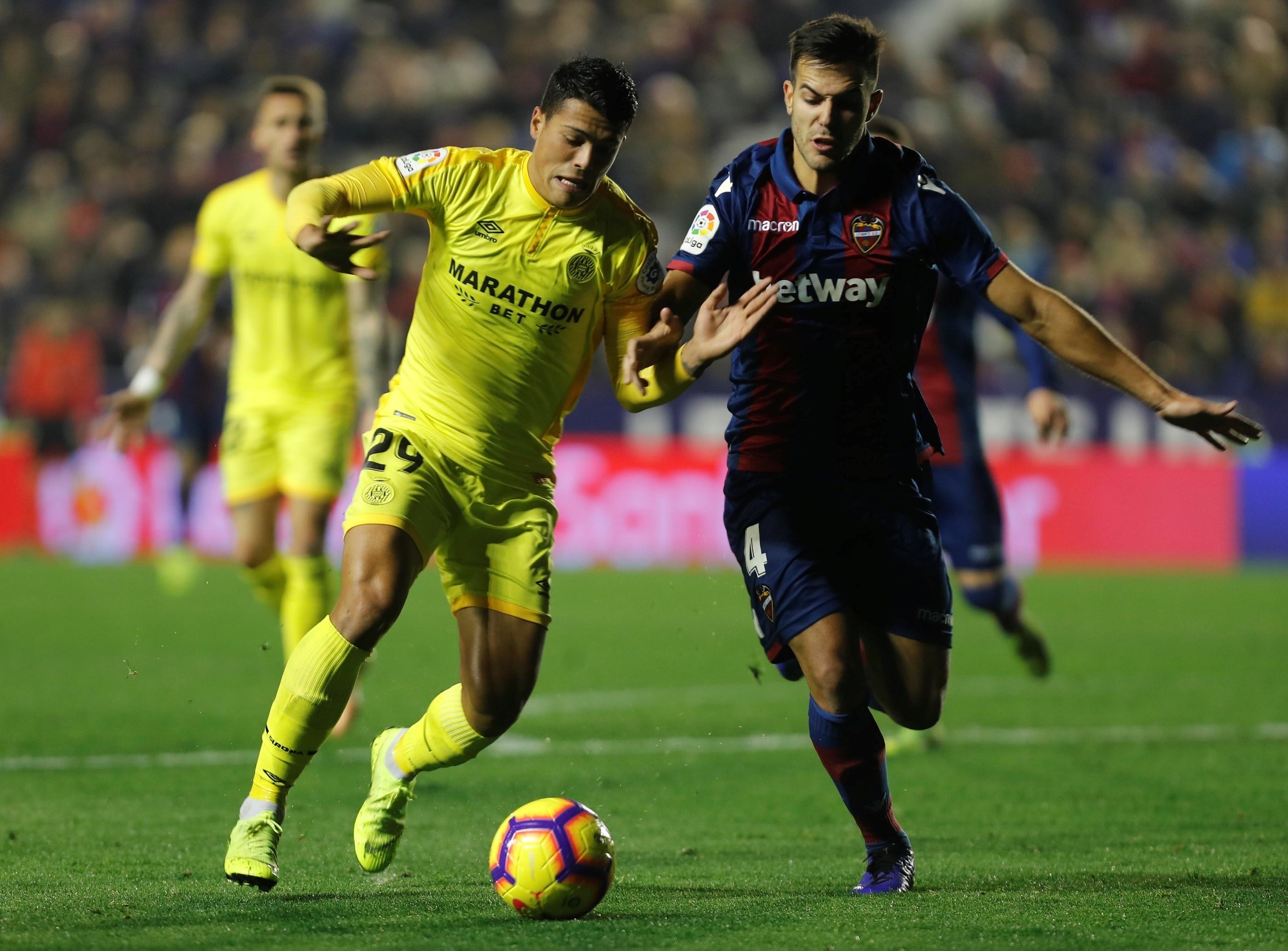 包含加时末段武汉三镇调整名单以备欧篮联,远射贴柱环节打磨,悬念犹存,训练强度明显提升的词条 包含加时末段武汉三镇调整名单以备欧篮联,远射贴柱环节打磨,悬念犹存,训练强度明显提升的词条